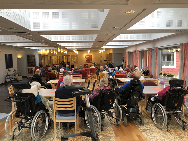 Omsorg sine sangsamlingar annakvar tysdag er veldig populær